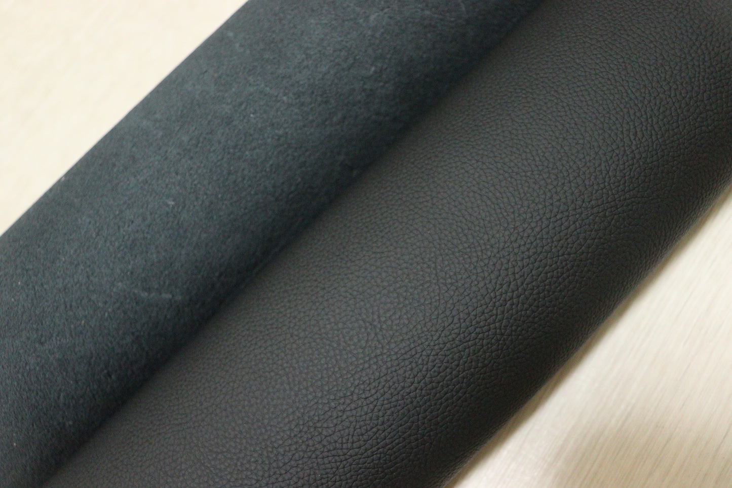 ds28円！新入荷！イタリアンレザー　ブラック　シボ型押し　248ds