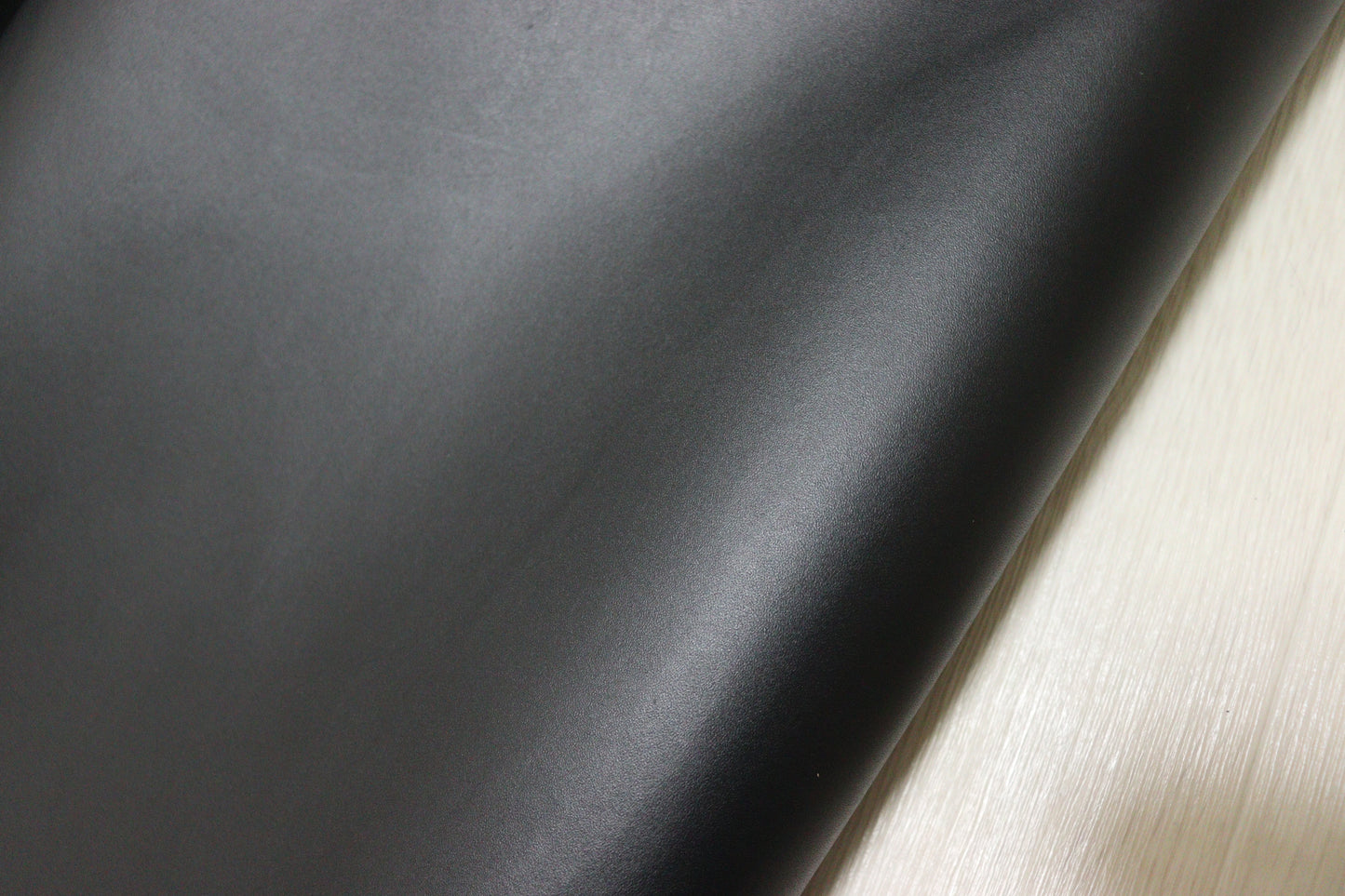 ds50円！イタリアンレザー　オイルヌメ 　ブラック　スムース加工　230ds