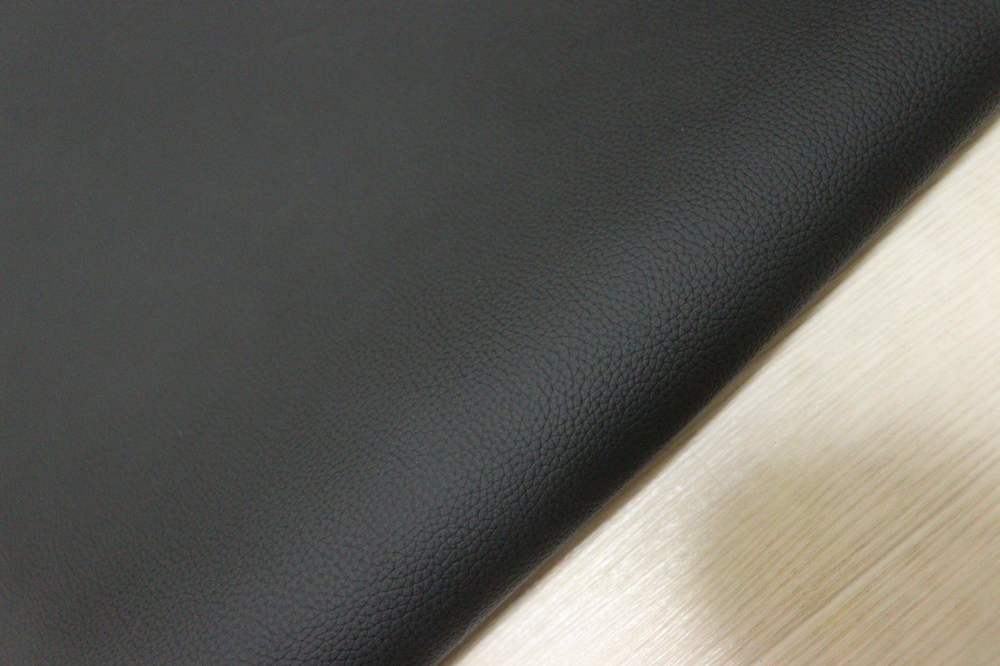 ds28円！新入荷！イタリアンレザー　ブラック　シボ型押し　237ds