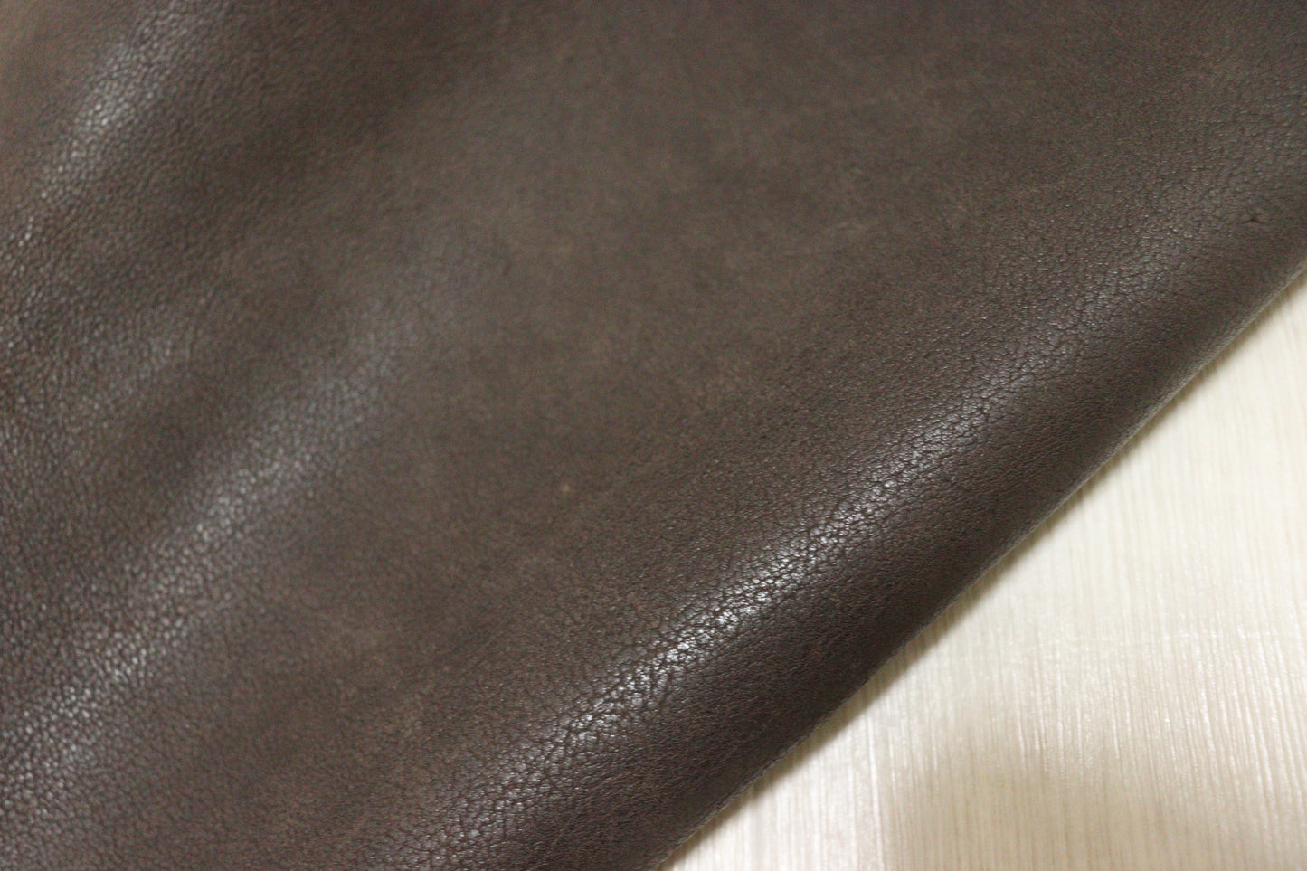 ds50円！イタリアンレザー　オイルヌメ　モチモチ　シボ型押し　180ds