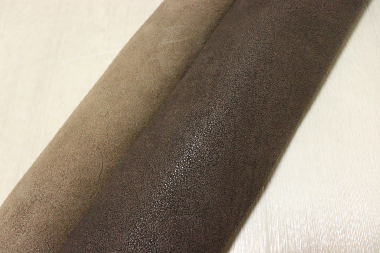 ds50円！イタリアンレザー　オイルヌメ　モチモチ　シボ型押し　180ds