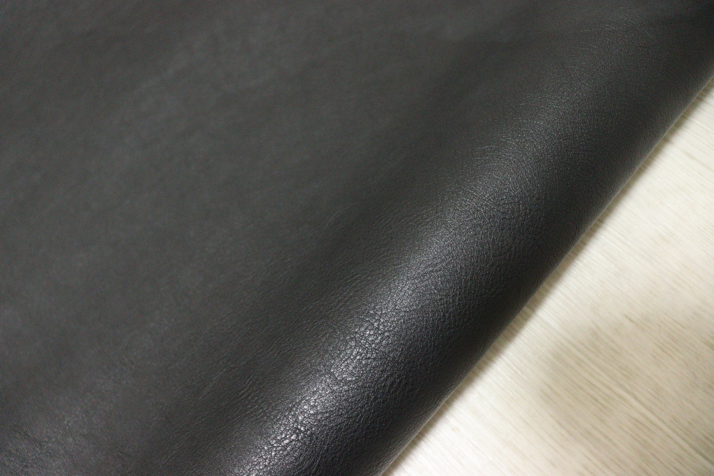 ds50円！新入荷！イタリアンレザー　ダコタヌメ　ブラック　180ds