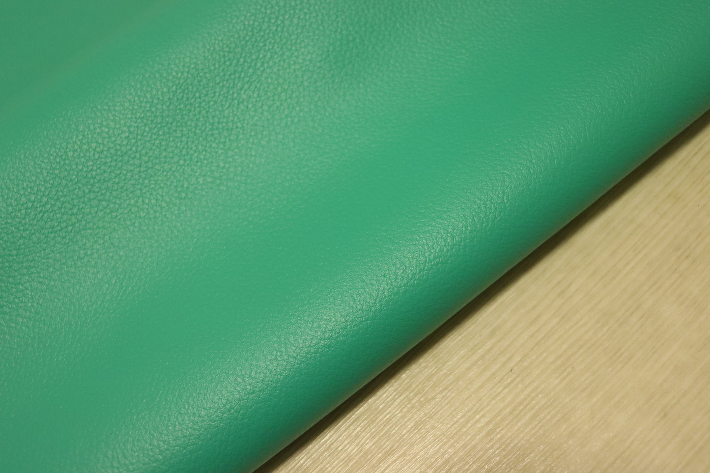 ds28円！新入荷！顔料仕上げ　エメラルドグリーン　シボ型押し　240ds