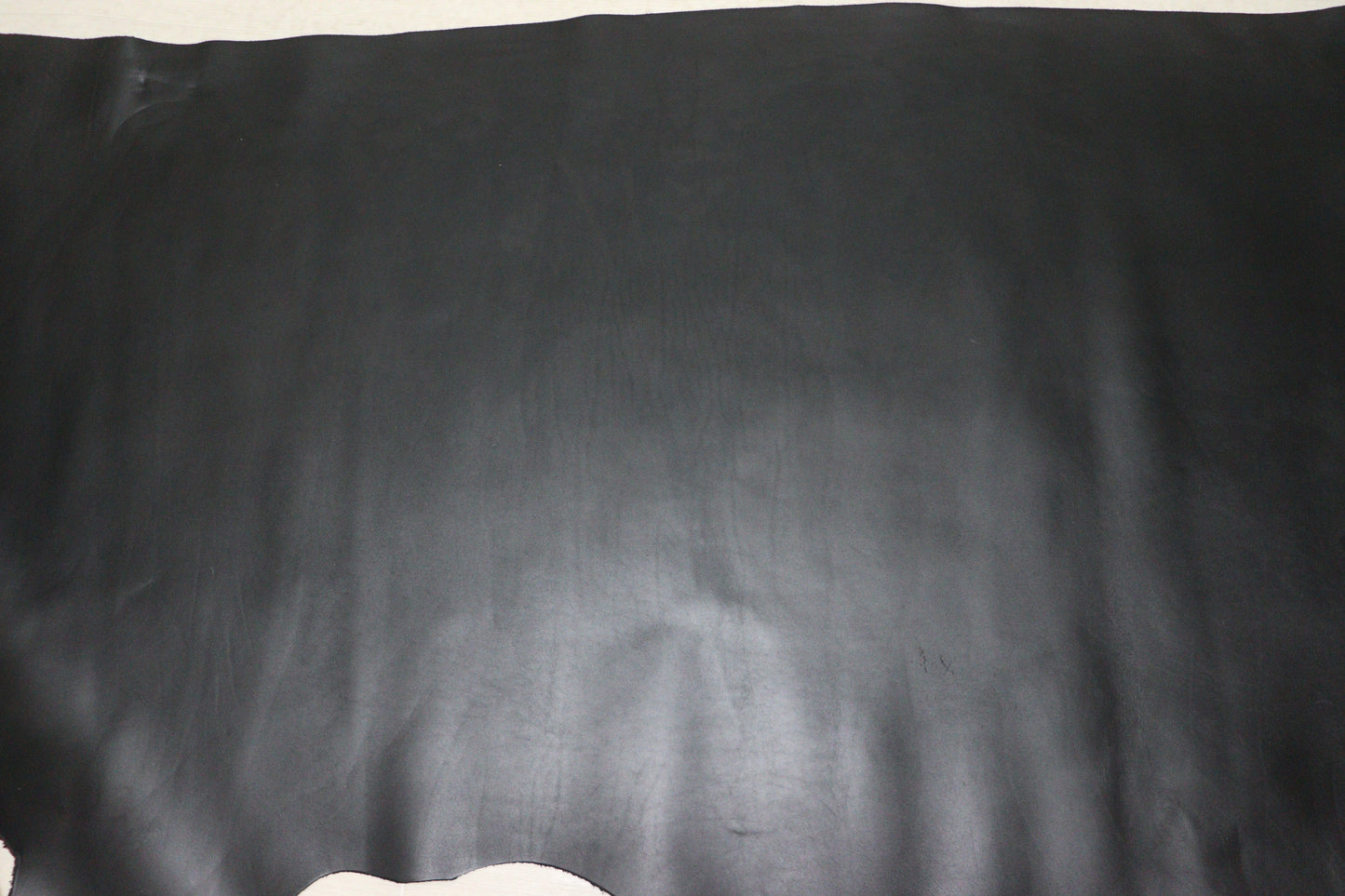 ds50円！イタリアンレザー　オイルヌメ 　ブラック　スムース加工　200ds