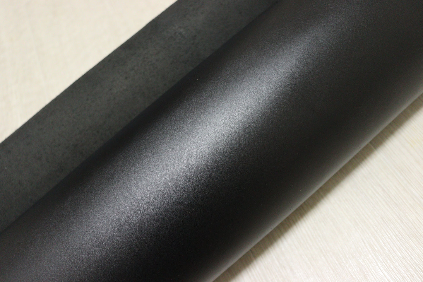 ds50円！イタリアンレザー　オイルヌメ 　ブラック　スムース加工　200ds