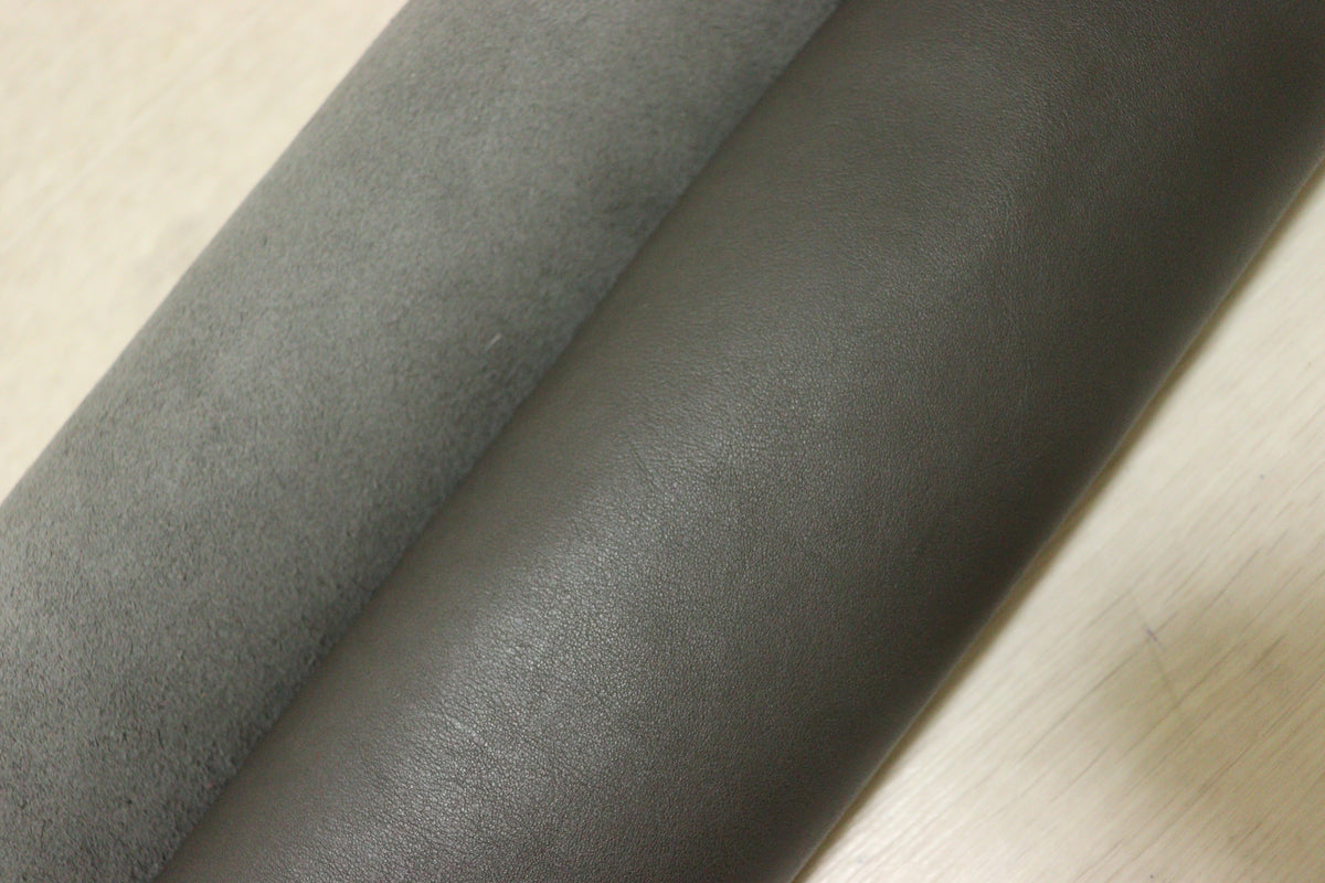 ds28円！新入荷！イタリアンレザー　オリーブグレー　もちもち　スムース加工　242ds