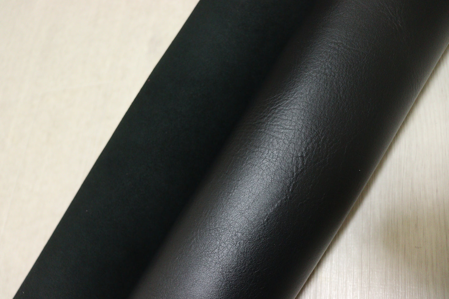 ds50円！イタリアンレザー　オイルヌメ 　ブラック　スムース加工　185ds