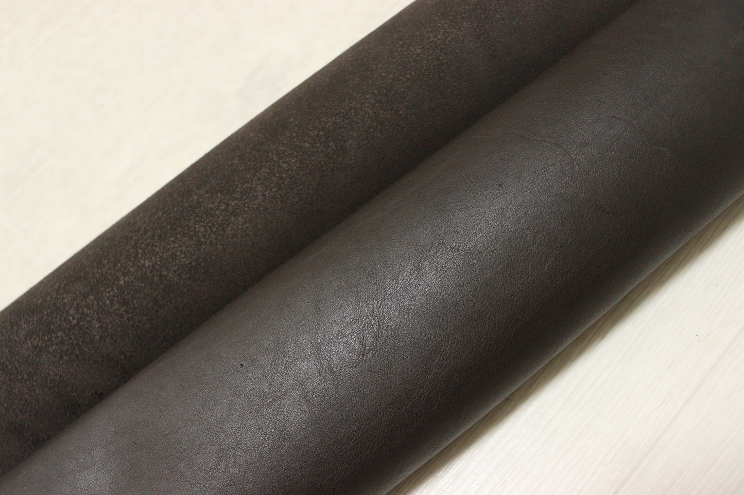 ds45円！イタリアンレザー　オイルヌメ 　ダークブラウン　スムース加工　180ds