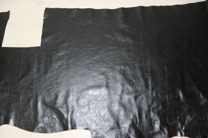 ds38円！イタリアンレザー　カゼイン仕上げ　ブラック　ハギレ　ヌメ革　220ds