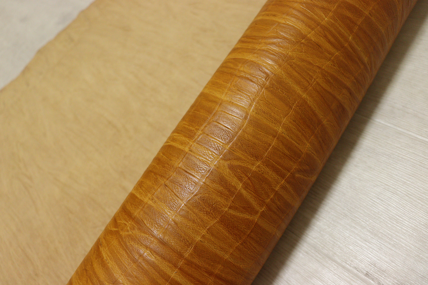 ds70円！イタリアンレザー　ショルダー　絞り加工×クロコ型押し　131ds