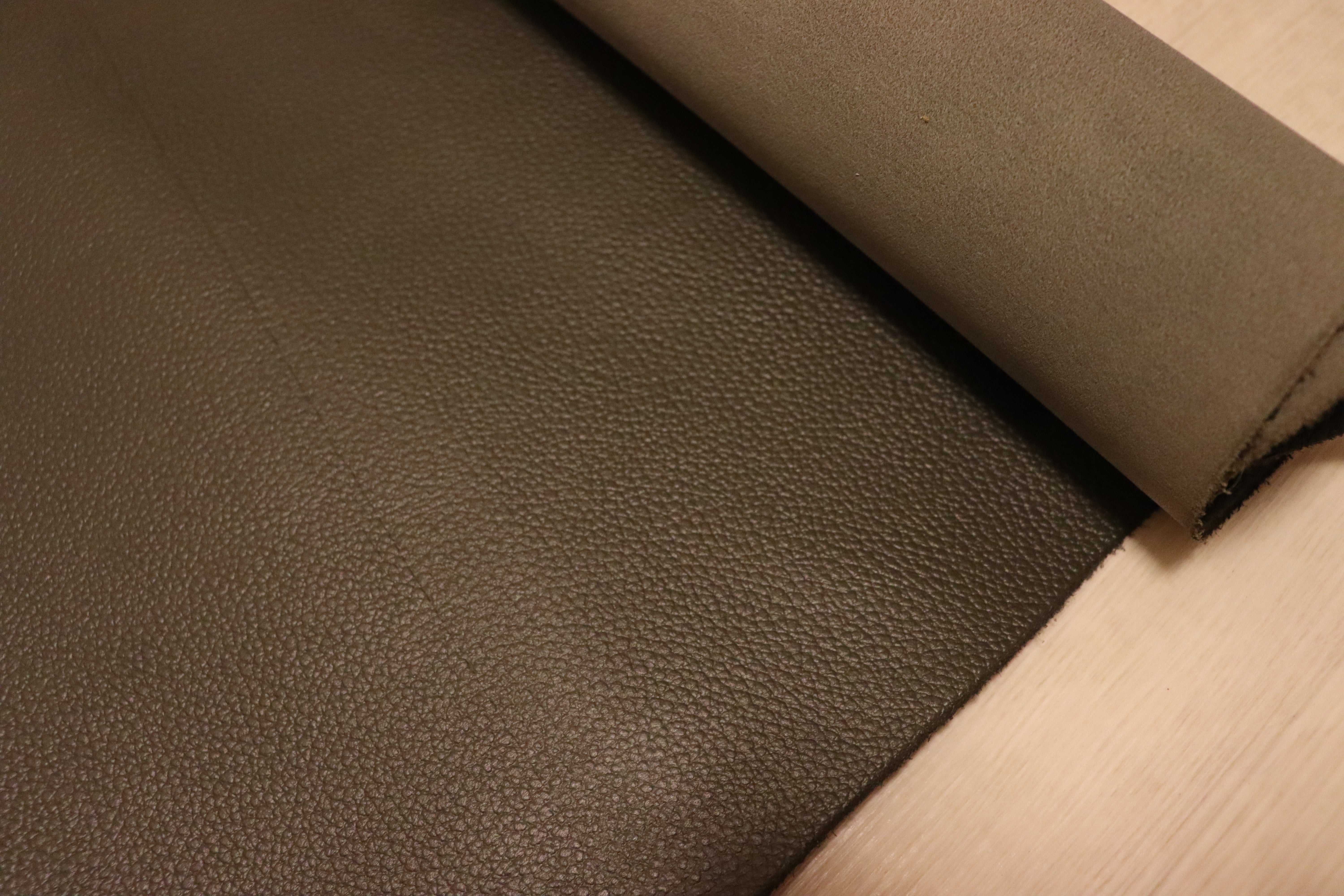 半裁一枚革 – 【レザークラフト用革材料専門店】BROWN LEATHER