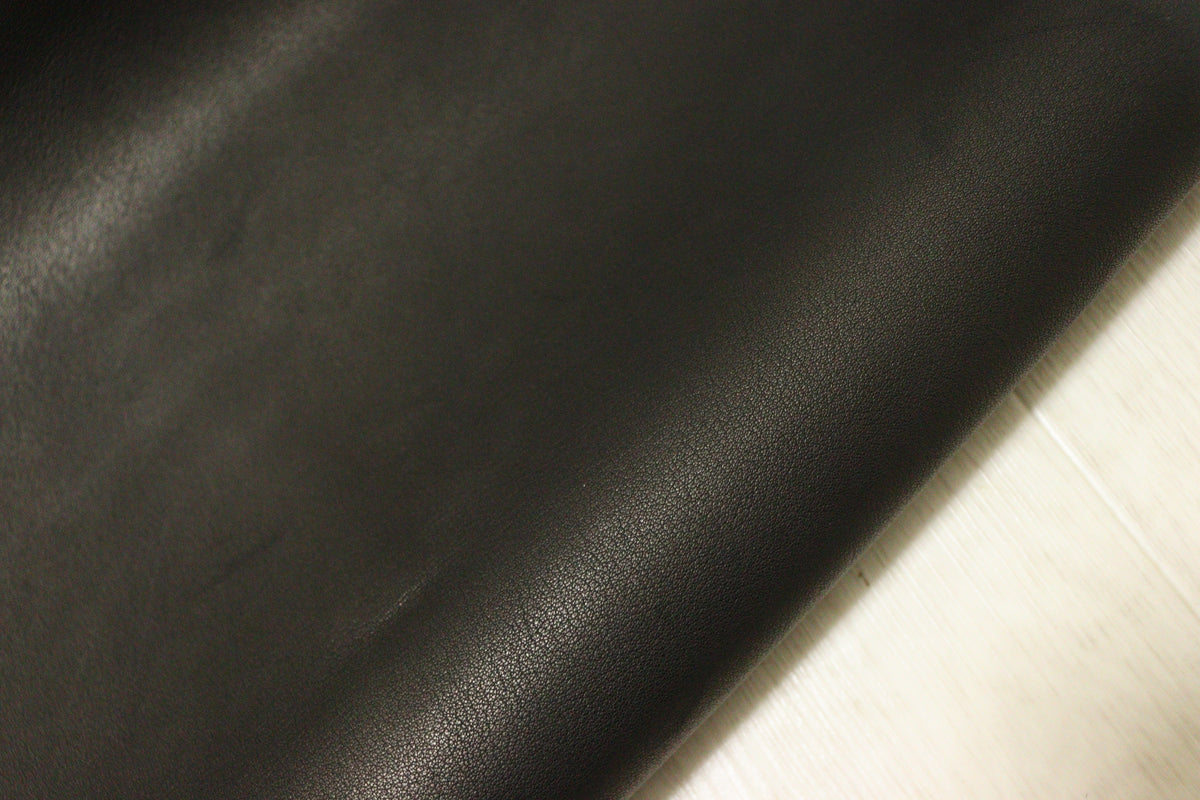 ds28円！新入荷！オイルレザー　スムース加工　ブラック　230ds