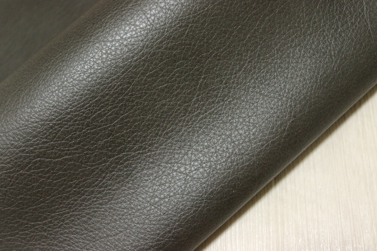 ds28円！イタリアンレザー 　　シュリンク加工　オリーブグレー　262ds