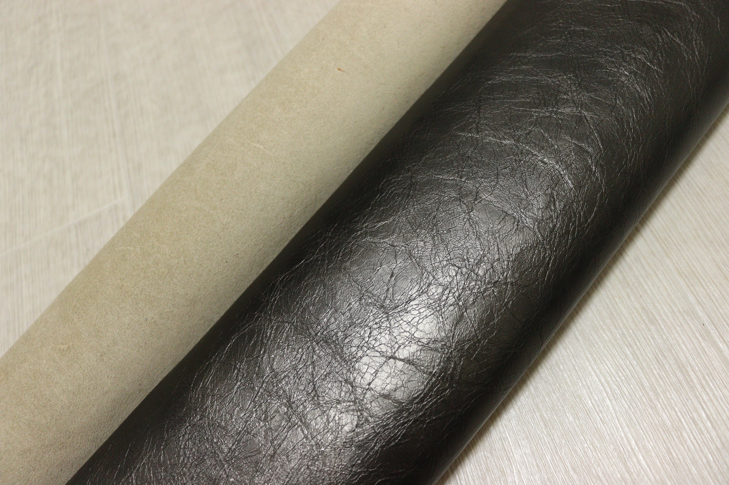 ds35円！イタリアンレザー　コンビヌメ　箔貼り　カゼイン仕上げ　ブラックシルバー　220ds