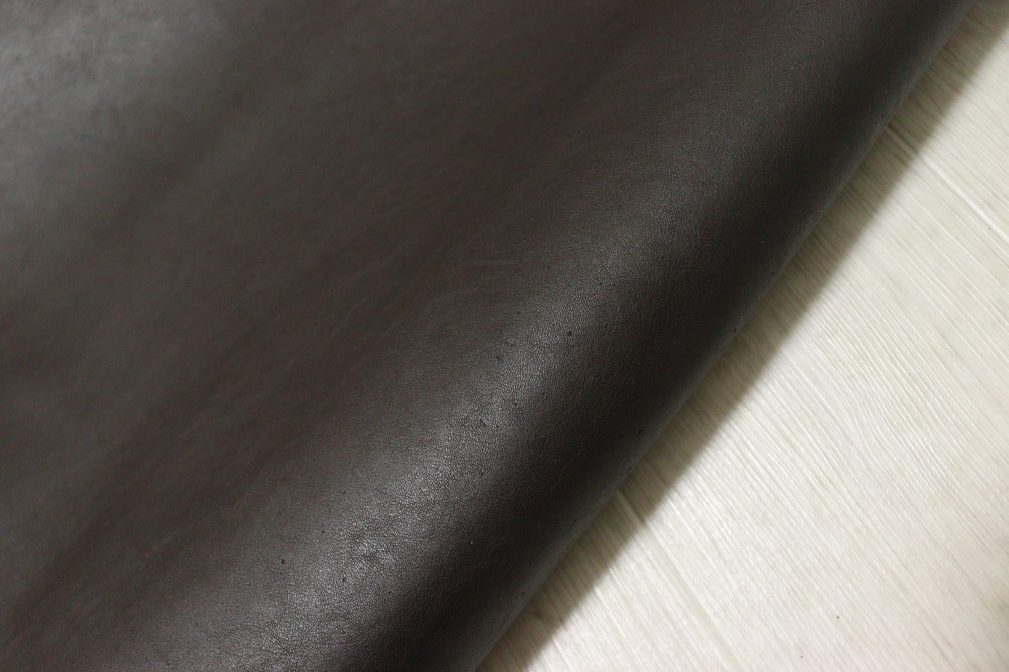 ds40円！イタリアンレザー　オイルヌメ　ヴィンテージブラウン　スムース加工　180ds