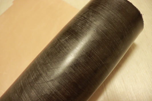 ds150円！新入荷！上質！ブライドルレザー　ハギレ　ブラック　ヌメ革　40ds