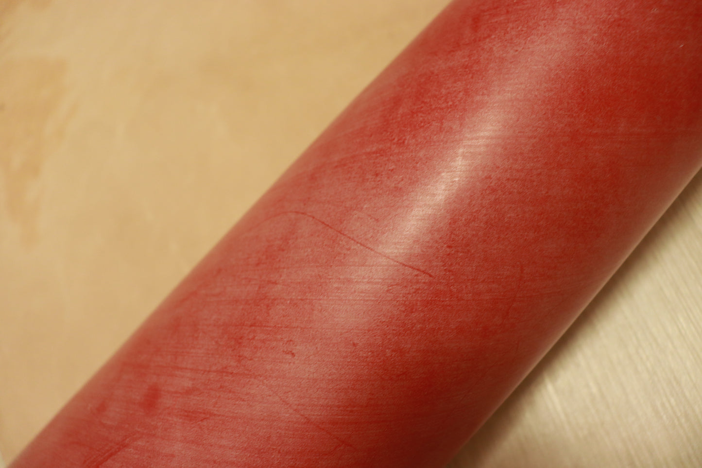 ds150円！新入荷！上質！ブライドルレザー　ハギレ　レッド　ヌメ革　55ds