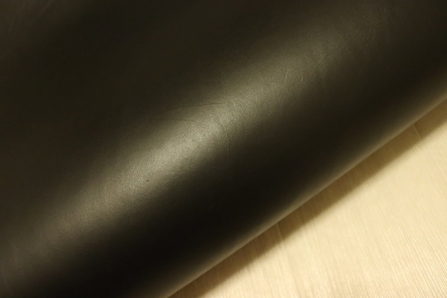 ds75円！イタリアンレザー　極厚オイルヌメ　ショルダー　ブラック　135ds