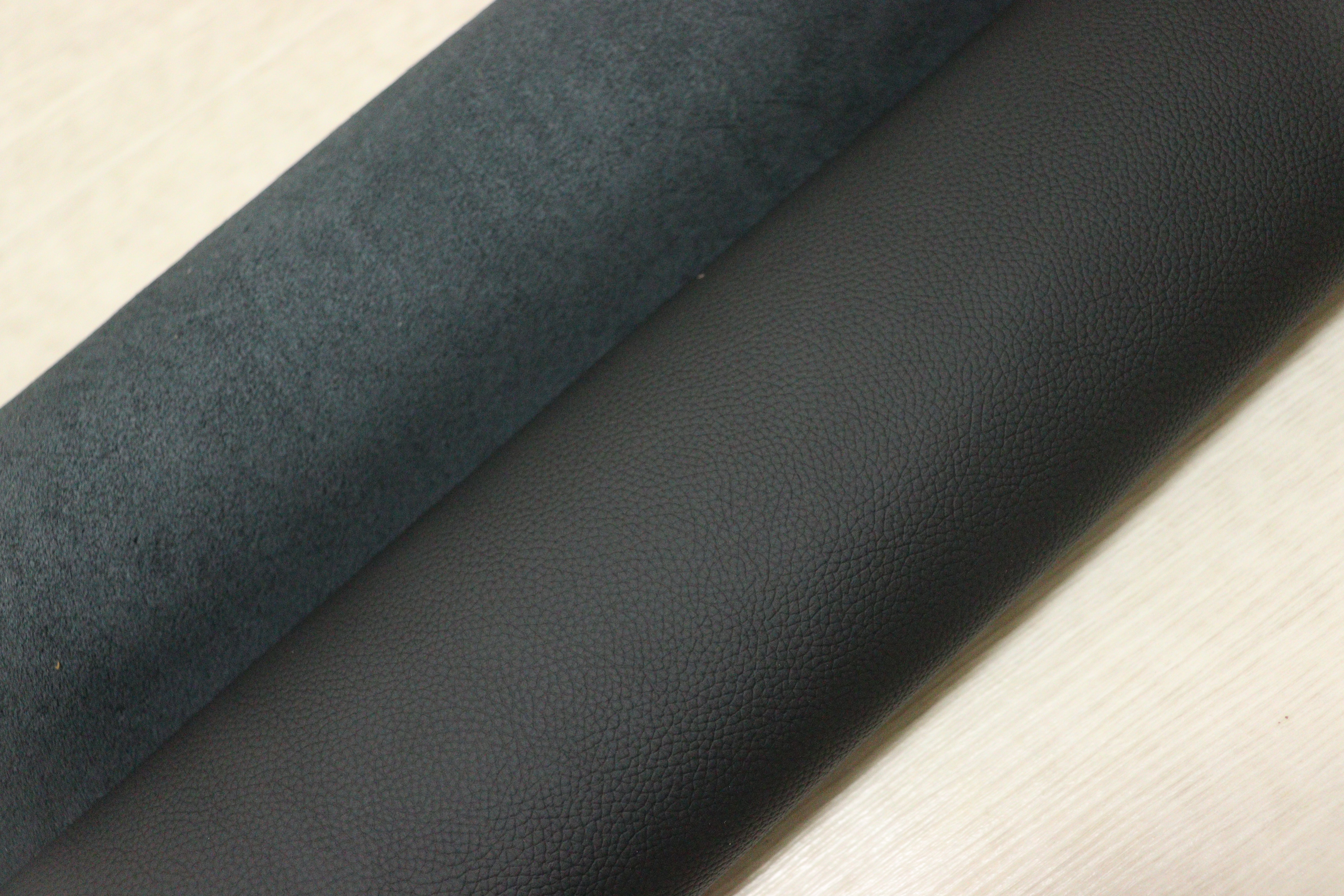 ds28円！イタリアンレザー 顔料仕上げ ブラック シボ型押し 211ds