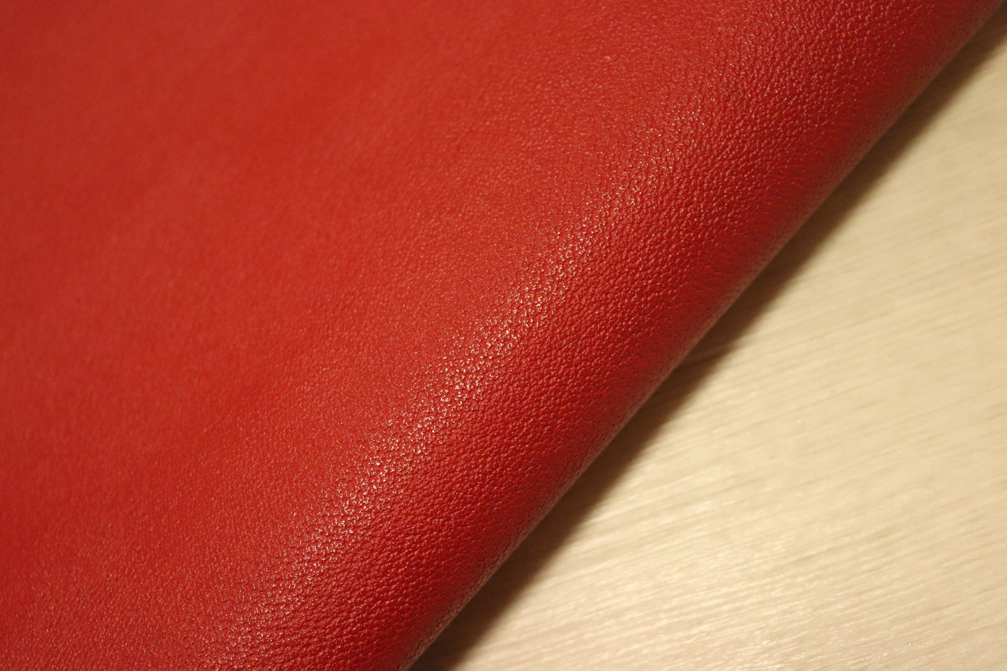 ds25円！新入荷！セミベジタブル　レッド　豚革　104ds