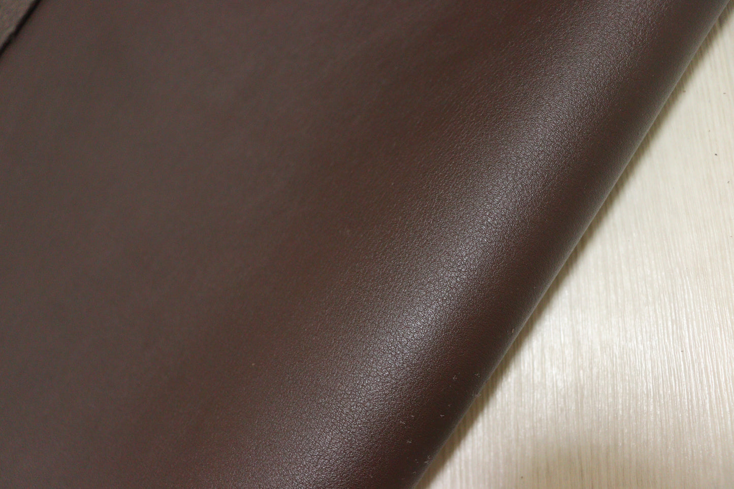 ds45円！イタリアンレザー　スムース加工　ヌメ革　ダークブラウン　220ds