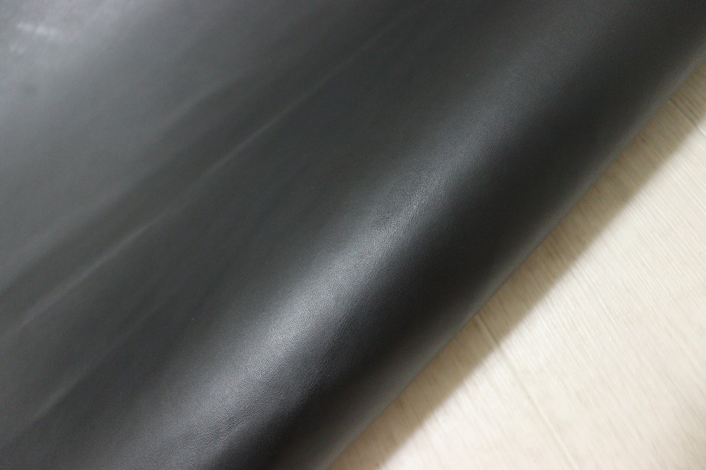 ds45円！イタリアンレザー　オイルヌメ　ブラック　スムース加工　230ds