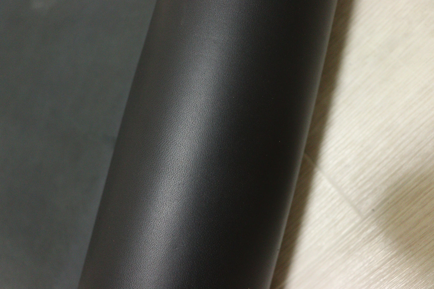ds50円！イタリアンレザー　ベリー　オイルヌメ　ブラック　83ds