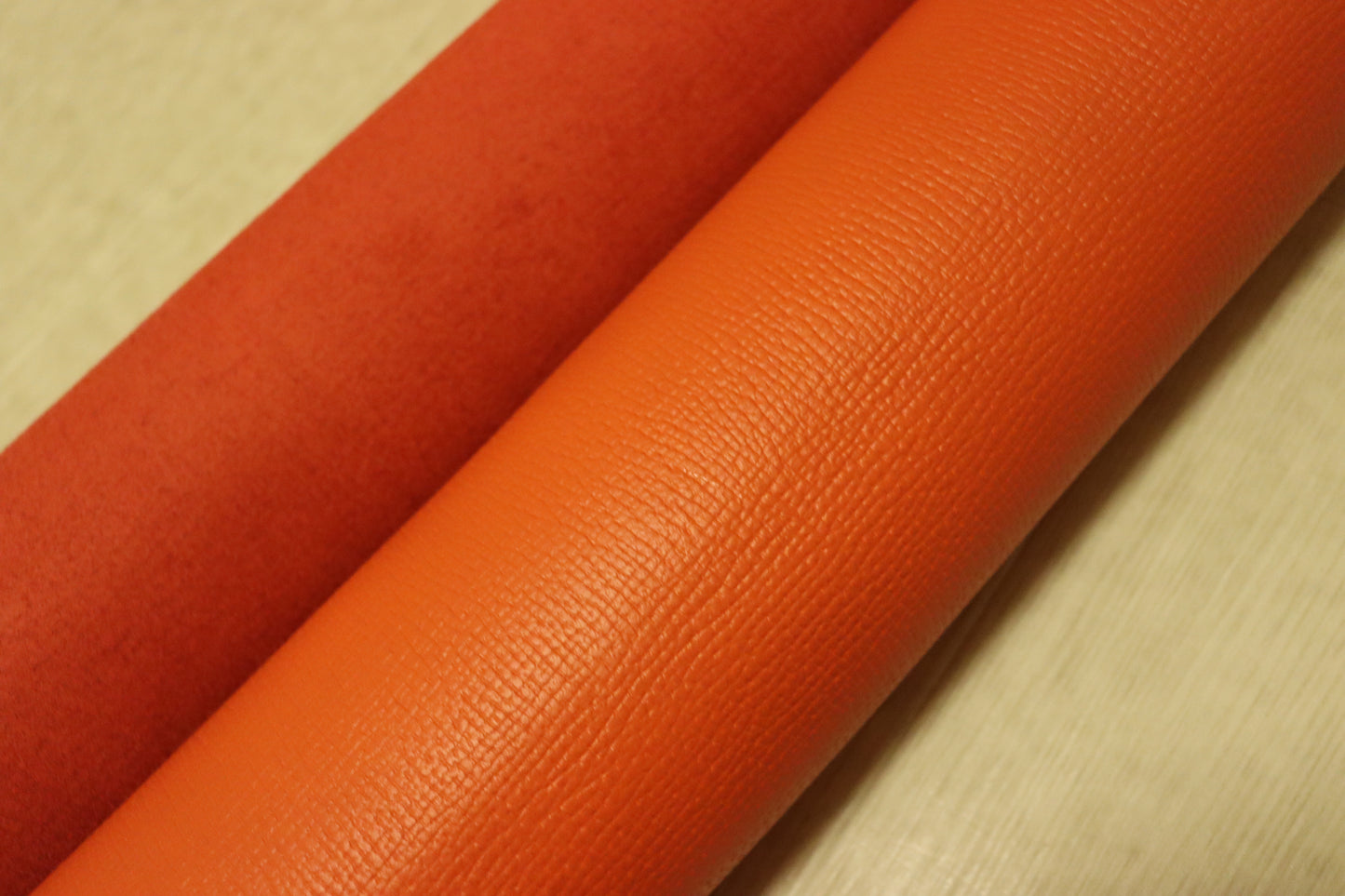 ds28円！新入荷!姫路レザー　顔料仕上げ　キャロットオレンジ　角シボ型押し　240ds