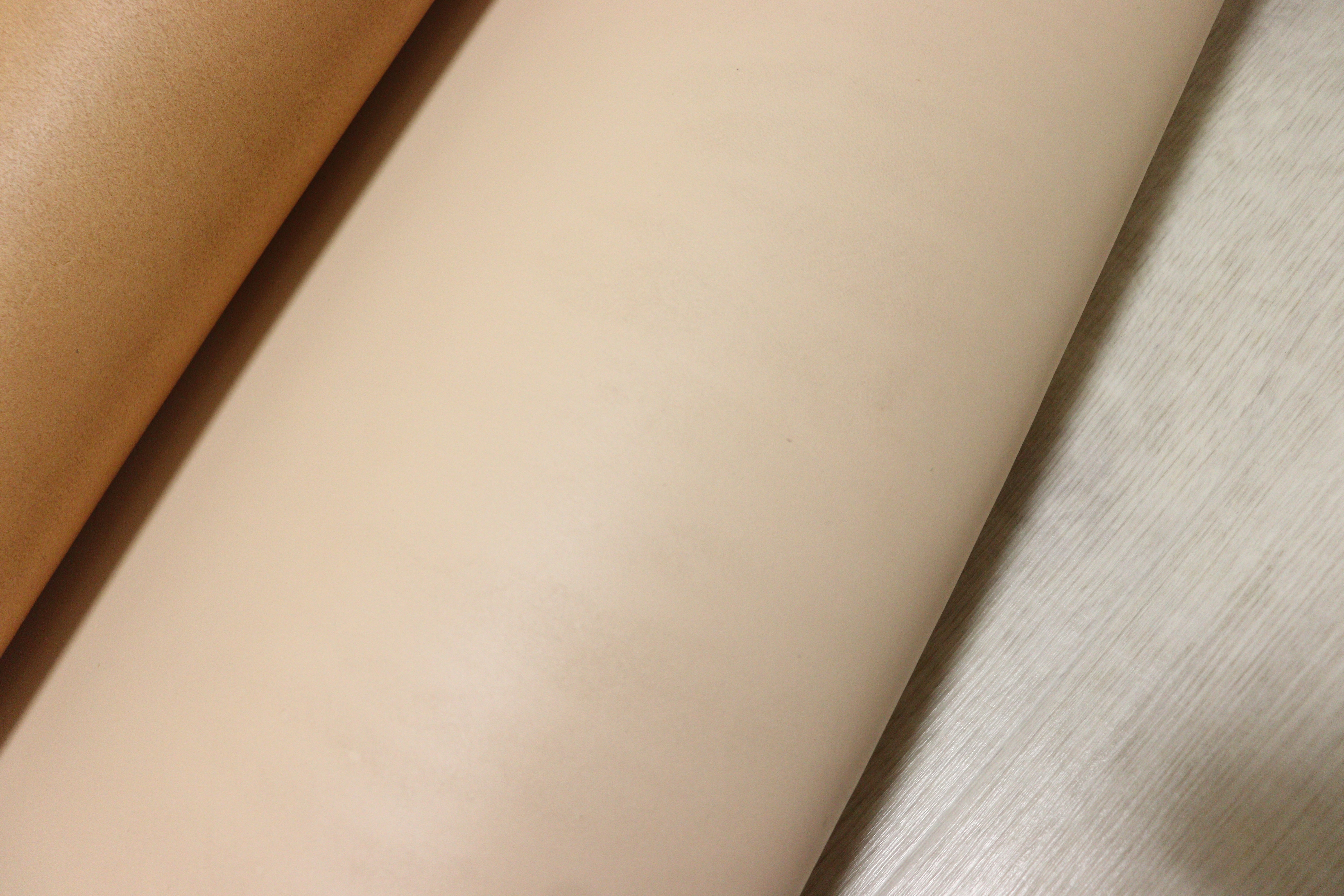 ds65円！新入荷！イタリアンレザー セミアニリン ショルダー ベージュ