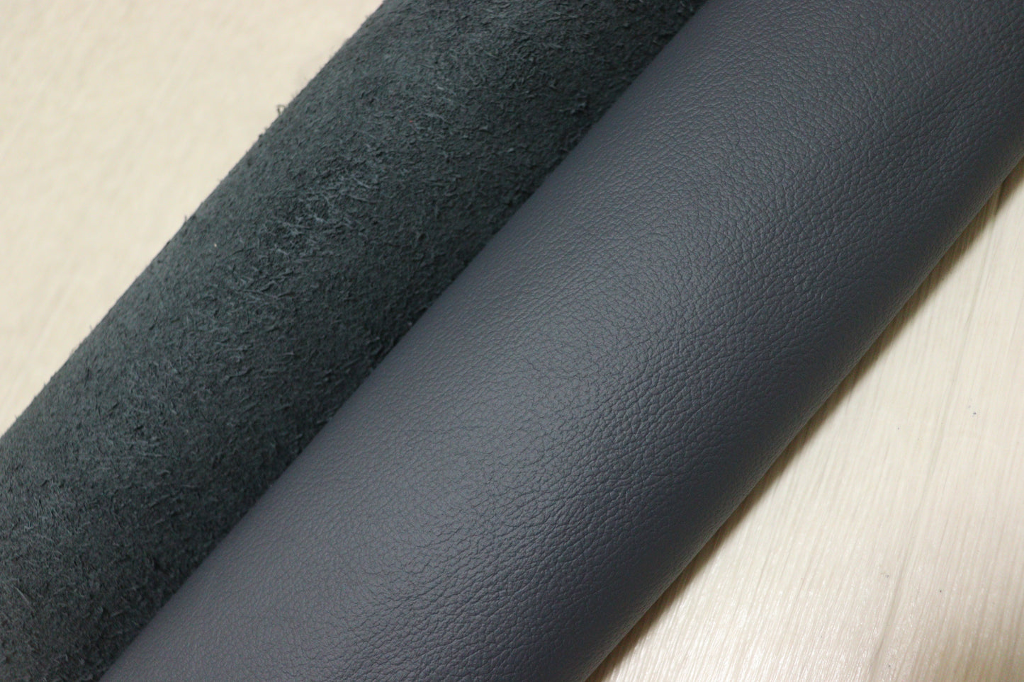ds28円！新入荷！イタリアンレザー 　ネイビー　シボ型押し　320ds