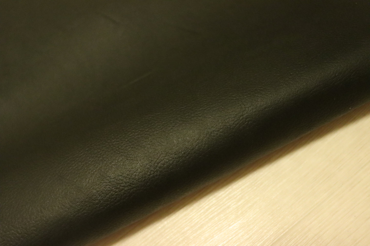 ds35円！インドレザー　オイルプルアップ　シュリンク加工　ダークグリーン　158ds