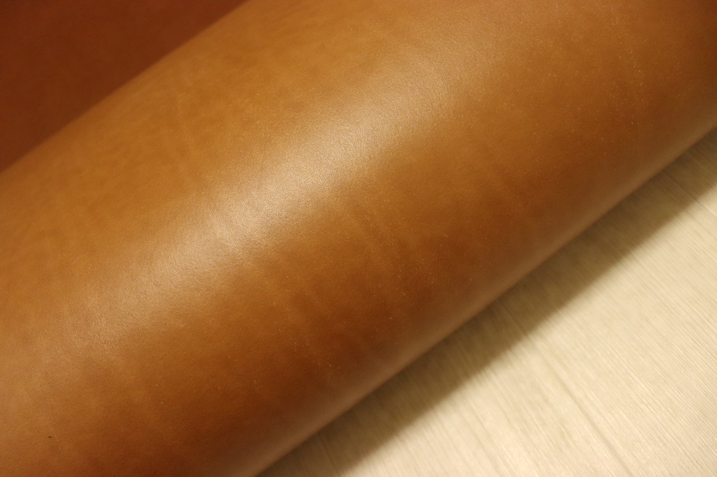 ds75円！新入荷!イタリアンレザー　オイルヌメ　TAN 染料仕上げ　ショルダー　110ds