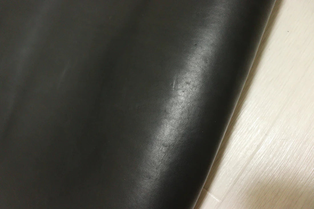 ds70円！新入荷！イタリアンレザー　ショルダー　オイルヌメ　ブラック　144ds