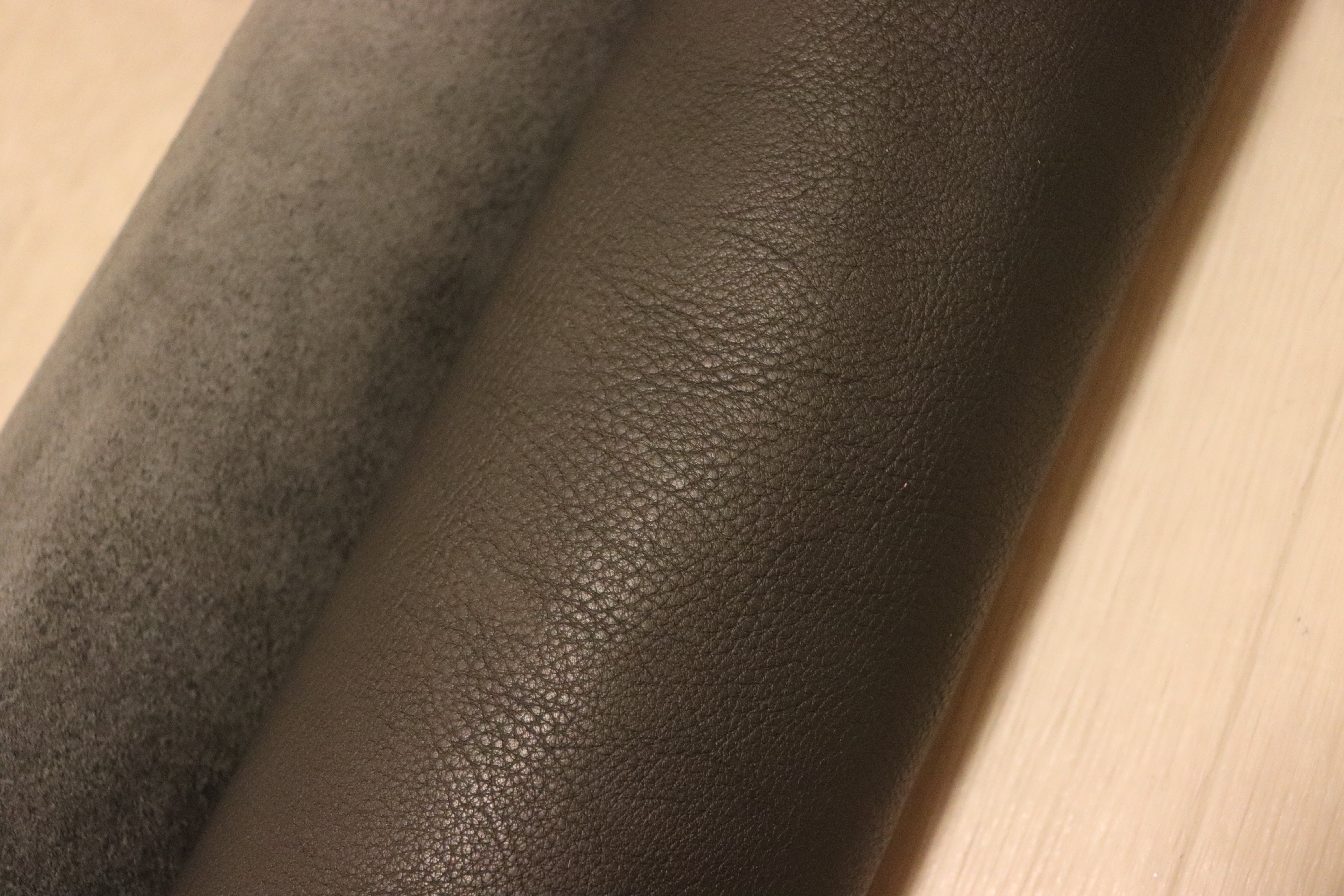 半裁一枚革 – 【レザークラフト用革材料専門店】BROWN LEATHER