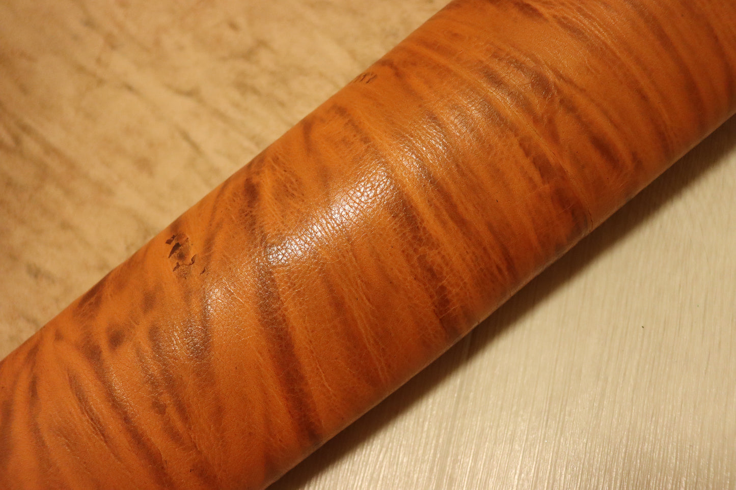 ds30円！新入荷！絞り加工　イエローキャメル　アニリン仕上げ　ヌメ革　116ds