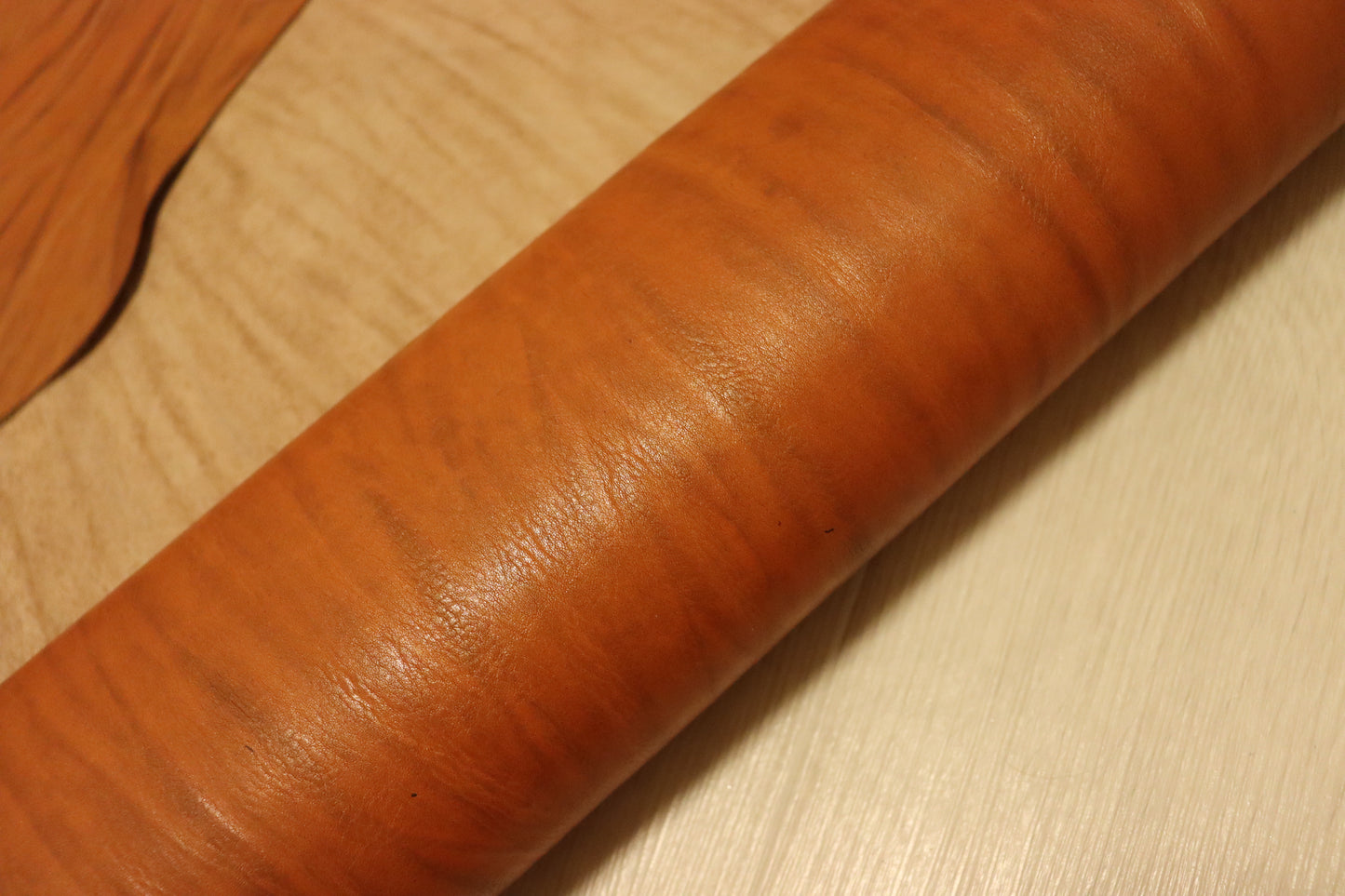 ds30円！新入荷！絞り加工　イエローキャメル　アニリン仕上げ　ヌメ革　111ds