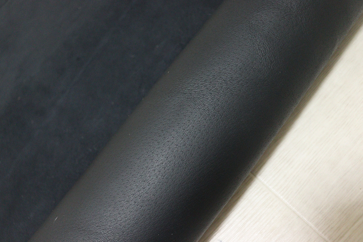 ds25円！新入荷！ブラック　スムース加工　豚革　150ds
