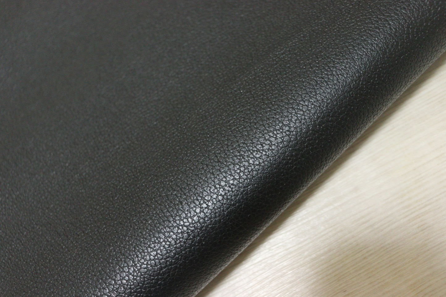 ds25円！新入荷！ブラック　シボ型押し　豚革　120ds