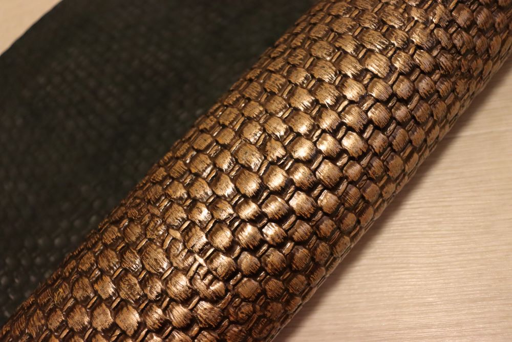 ds35円！新入荷！イタリアンレザー　ブロンズ　エンボス加工　ハギレ　62ds