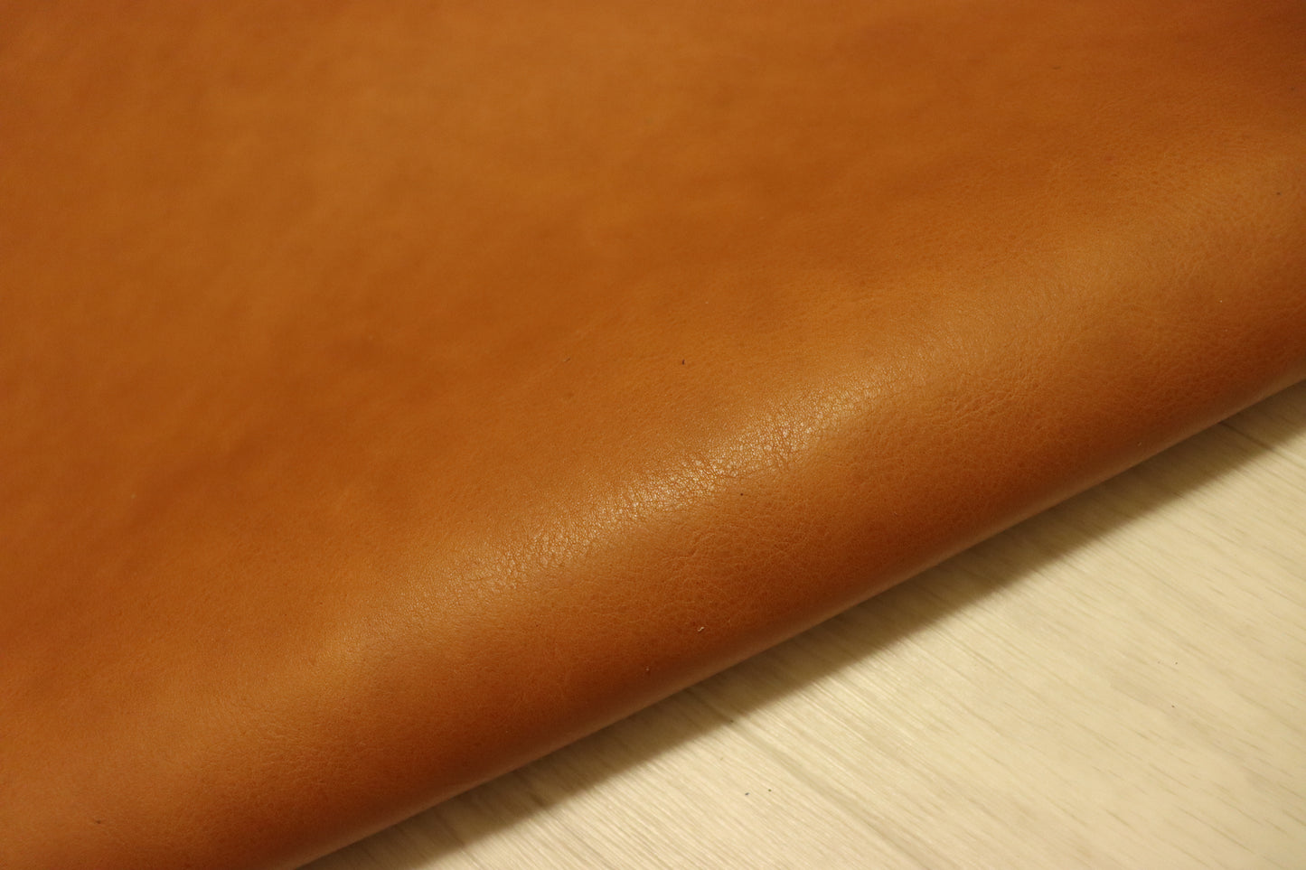 ds75円！&nbsp;新入荷!ITALPEL オイルヌメ　キャメル　染料仕上げ　ショルダー　132ds
