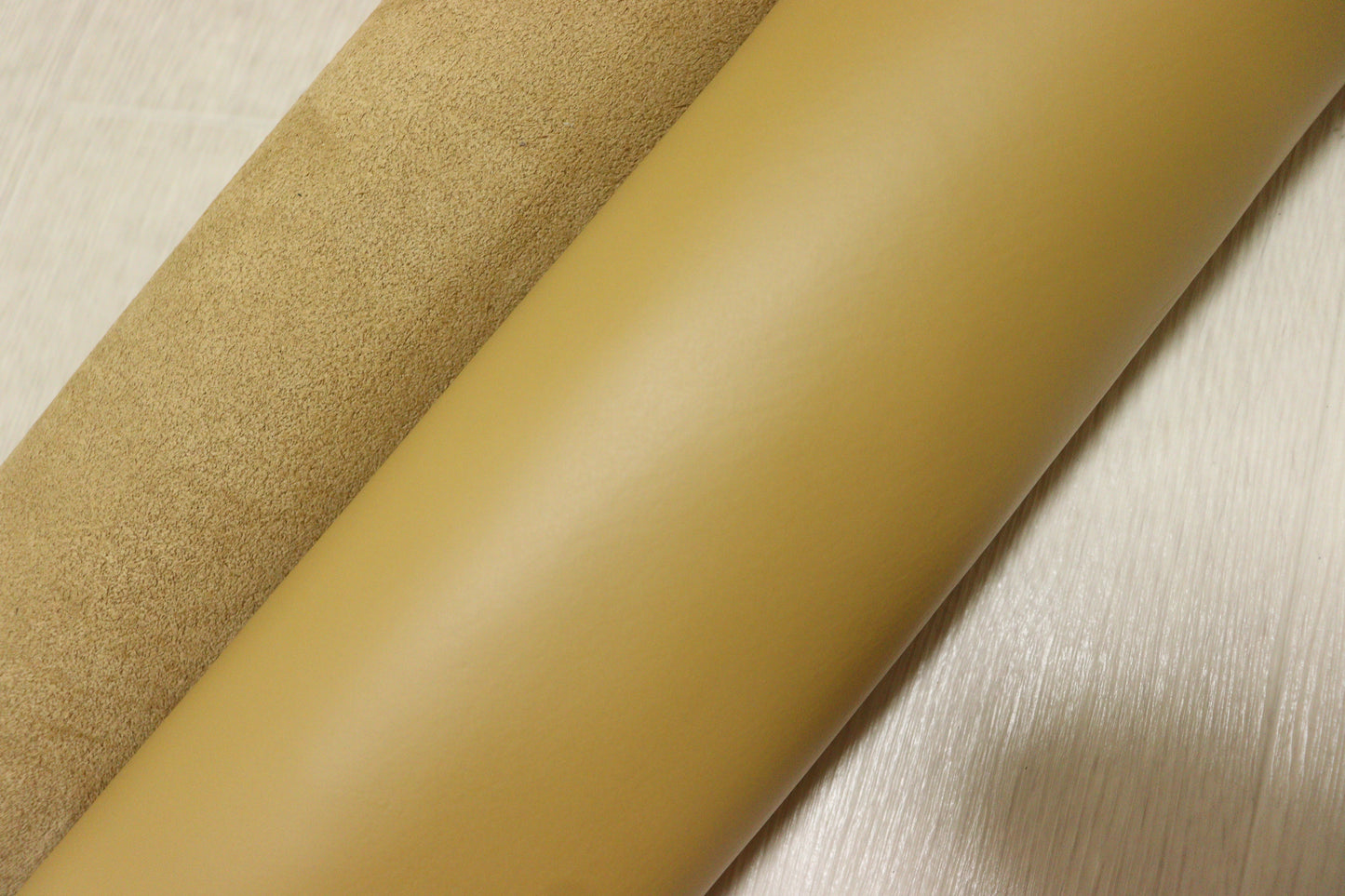 ds28円！新入荷！イタリアンレザー　顔料仕上げ　イエローオークル　269ds