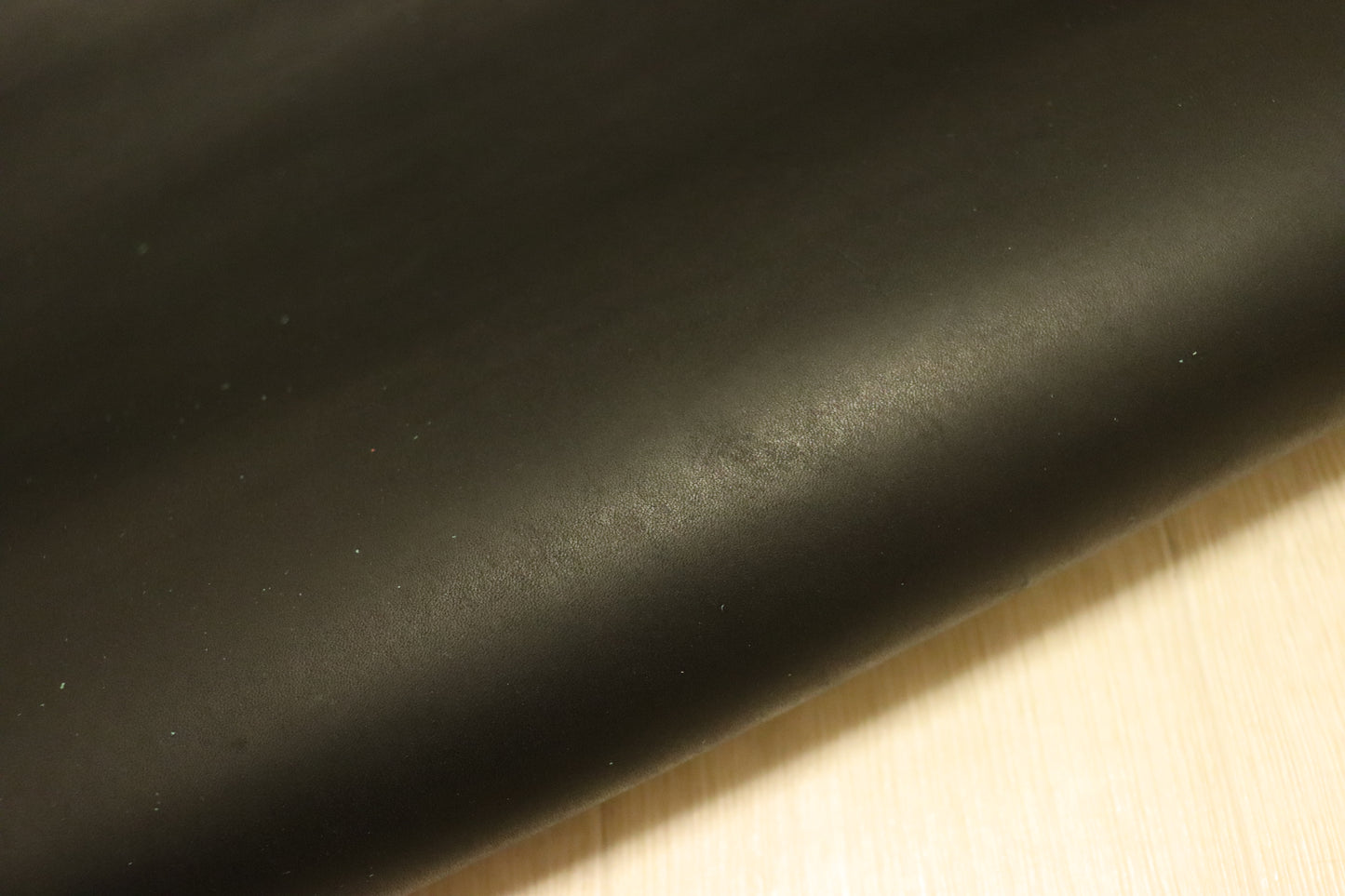 ds75円！新入荷！TENPESTI 　オイルヌメ　ショルダー　ブラック　111ds