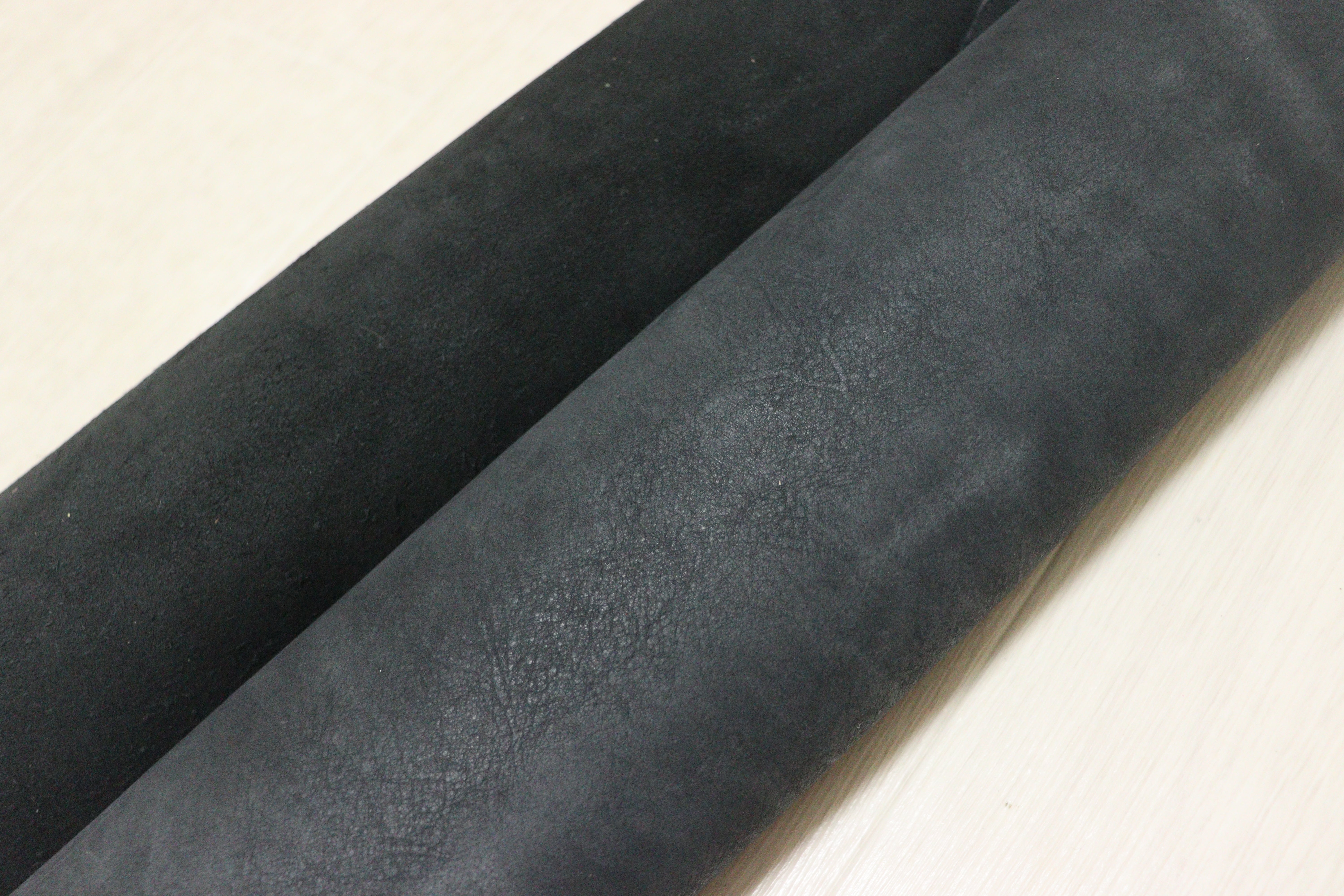 ds35円！やや訳あり イタリアンレザー ブラック オイルワックス ヌメ革