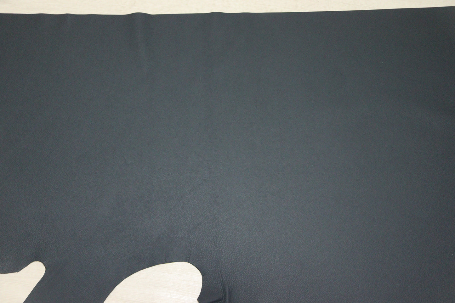 ds30円！イタリアンレザー　もちもち　ネイビー　シュリンク加工　242ds