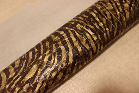 ds30円！新入荷！イタリアンレザー　エナメル　セブラ調プリント72ds