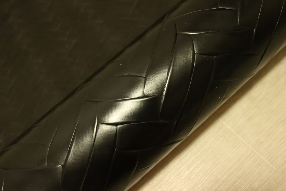 ds35円！新入荷！イタリアンレザー　トスカーナ　ガラス　エンボス加工　ブラック120ds