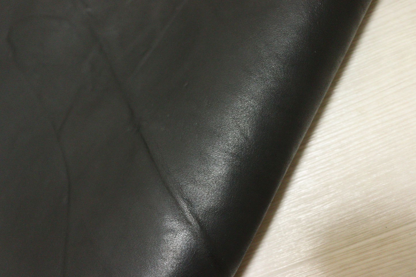 ds70円！イタリアンレザー　ショルダー　オイルヌメ　ブラック　140ds