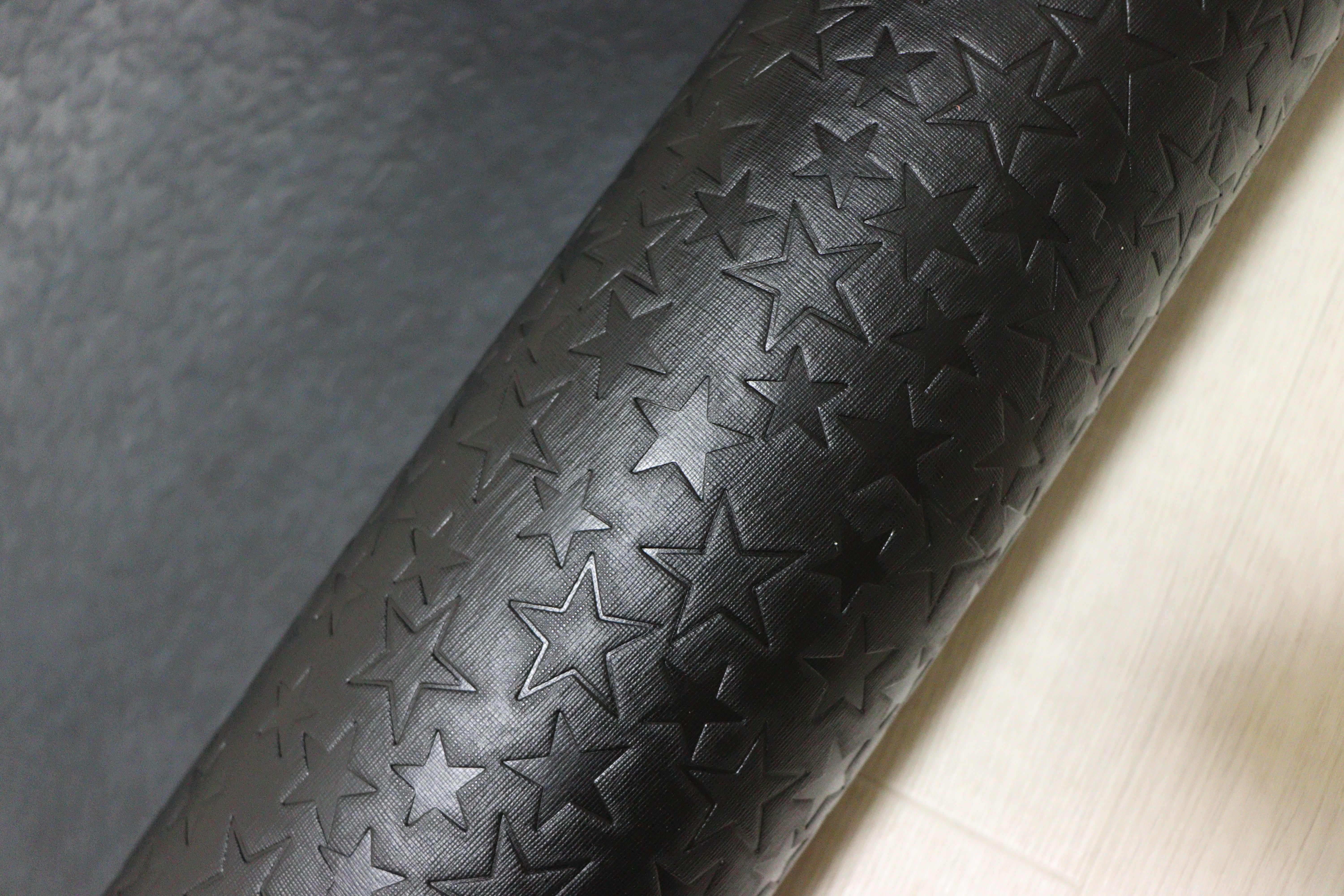 ds28円！新入荷！顔料仕上げ ブラック スター型押し 220ds – 【レザー
