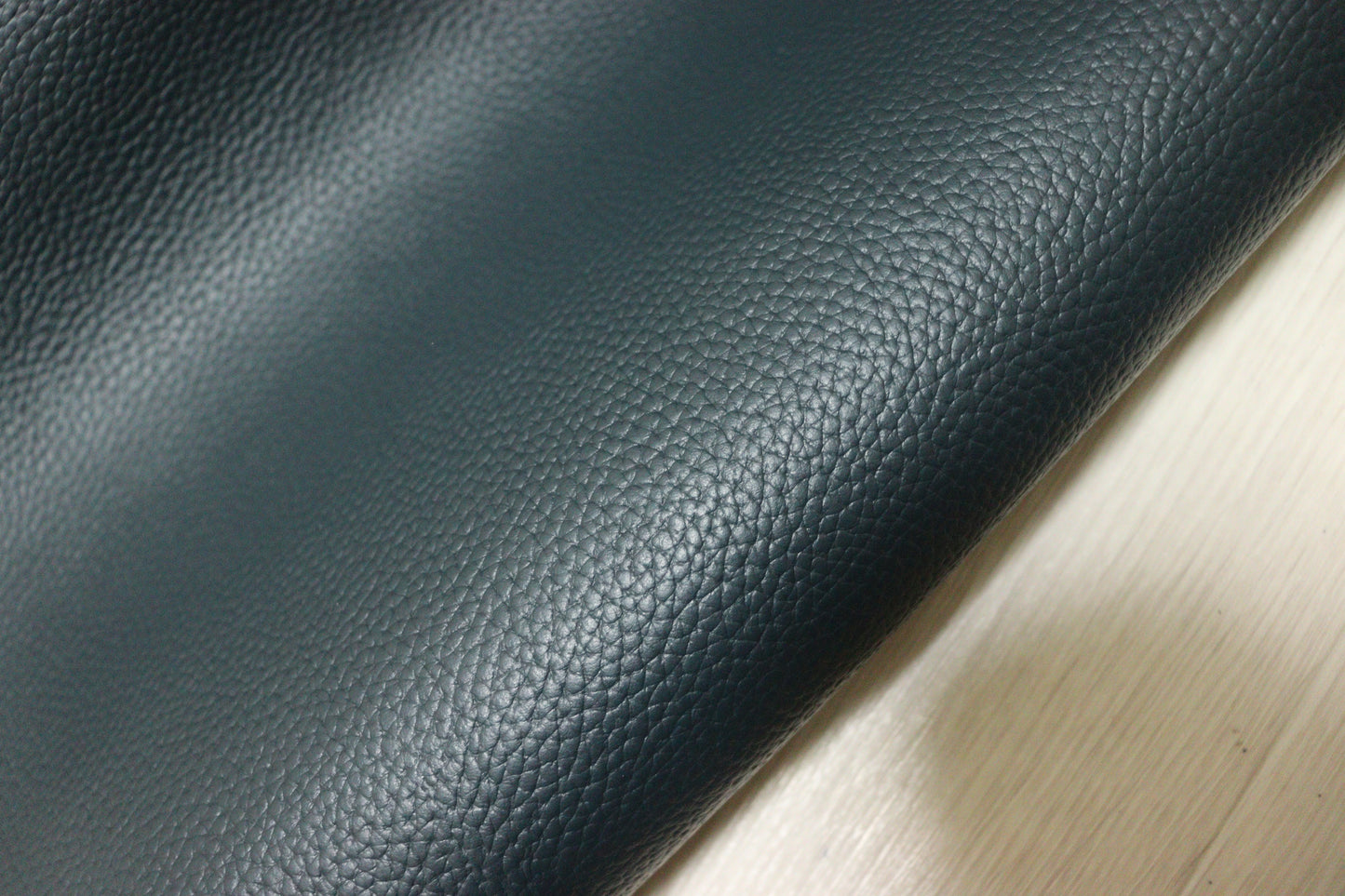 ds28円！新入荷！顔料仕上げ　ピーコック　シボ型押し　230ds