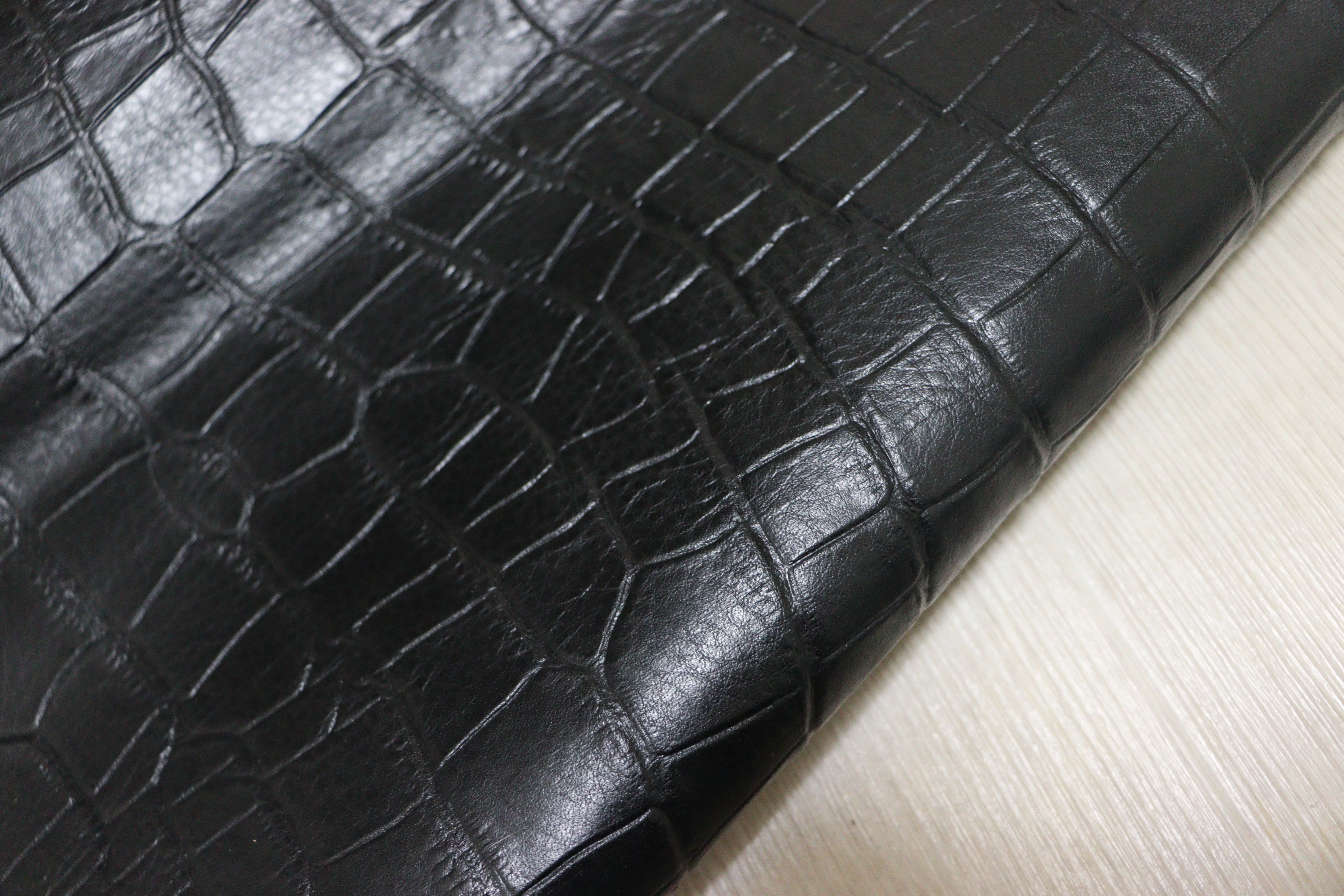 美品✨HUGO BOSS クロコ型押　カーフレザー　ブラック　本革　L相当　希少 ds30円！新入荷！クロコ型押し ブラック 268ds – 【レザークラフト用革